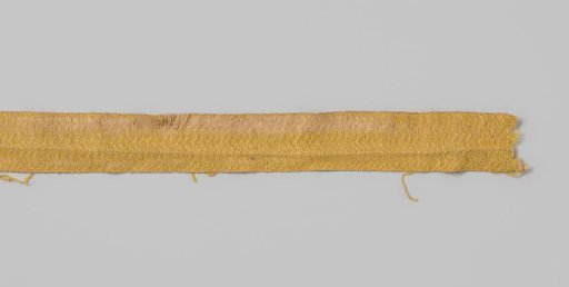 Passementerie of linen and yellow silk in a zigzag pattern