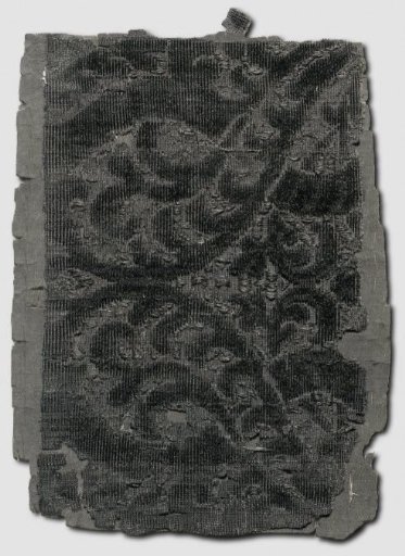 Fragment of a mantle of chiselled velvet, according to tradition from Hugo de Groot