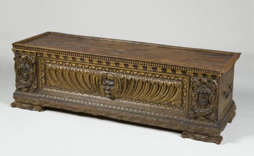 Chest of walnut