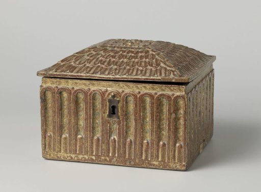 Chest with a vaulted lid, decorated with cannelures