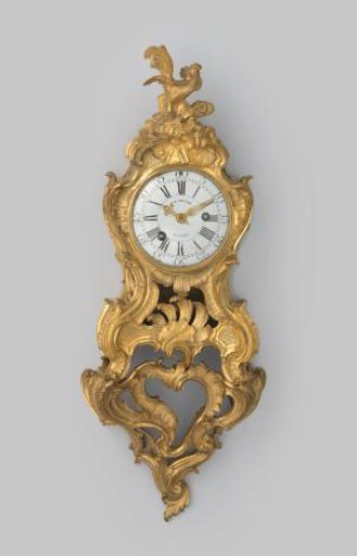 Console clock of gilded and chiseled bronze