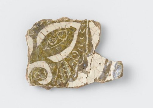Dish fragment with a palmette pattern