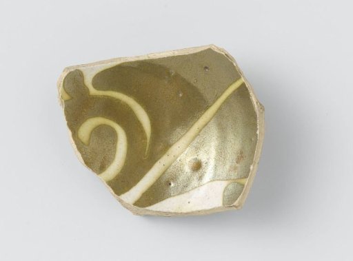 Dish fragment with an ornament in luster