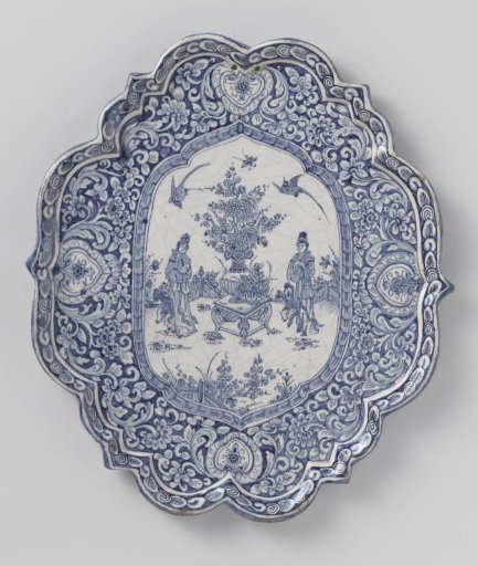 Plate of faience with chinoiserie