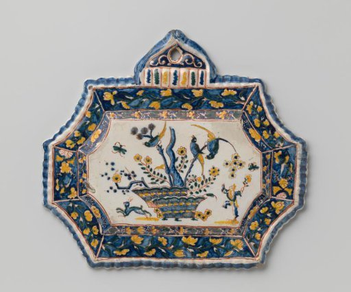 Plate, rectangular with scalloped corners, multicolored painted with a Chinese plant ornament with birds