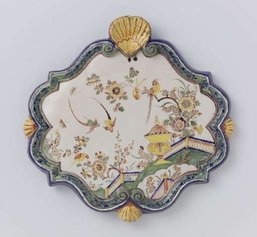 Plate, diamond-shaped with embossed edge with four shells, polychrome painted with a Chinese garden with birds