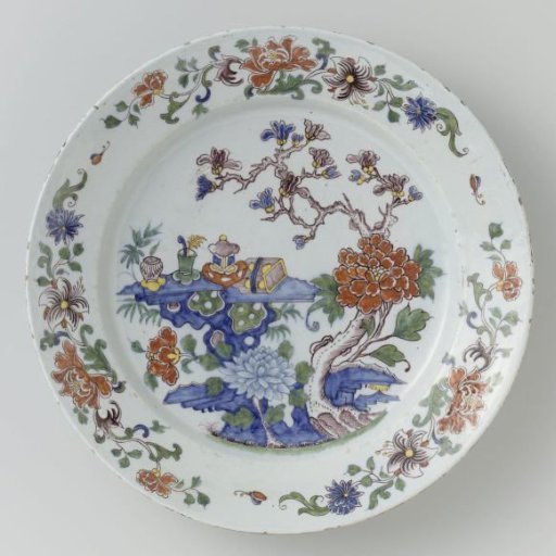 Plate, polychrome painted with Chinoiserie; on the flat a floral ornament with still life