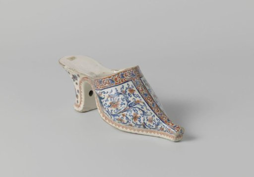 Slipper of polychrome painted faience