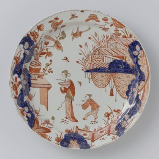 Saucer of polychrome painted faience