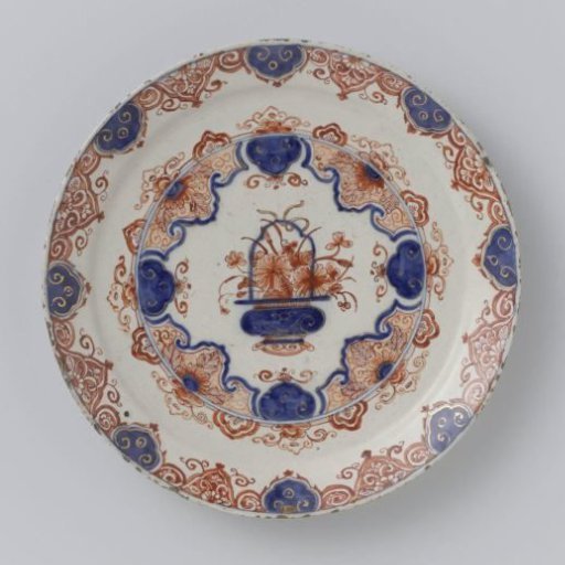Plate of faience with flower vase