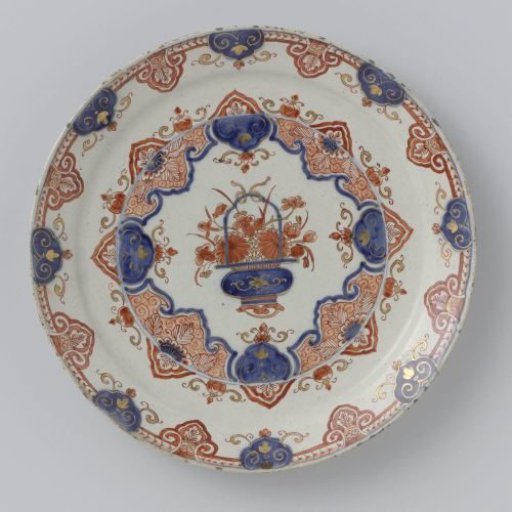 Plate of faience with flower vase