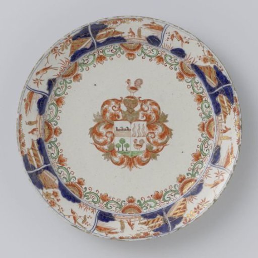 Faience plate with the coat of arms of Van Beuningen - Van Leeuwen