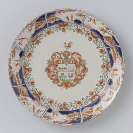Faience plate with the coat of arms of Van Beuningen - Van Leeuwen