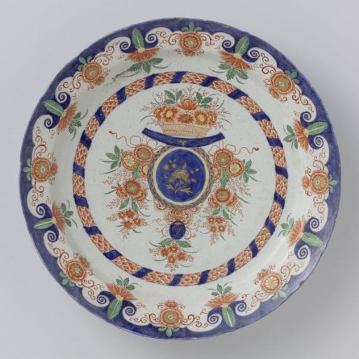 Faience dish with floral decorations