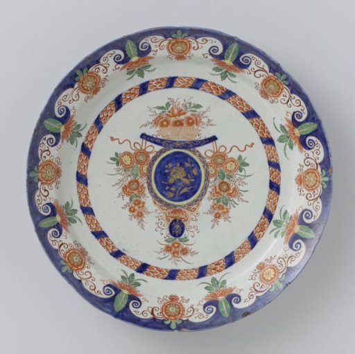 Faience dish with floral decorations