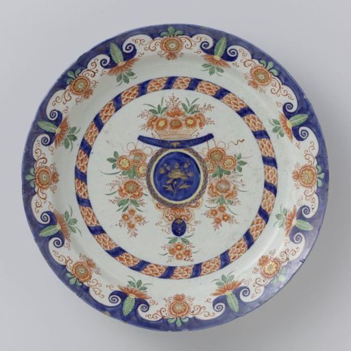 Faience dish with floral decorations