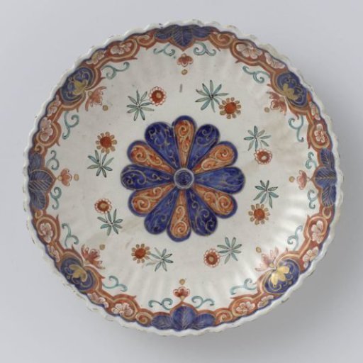 Bowl of polychrome painted faience