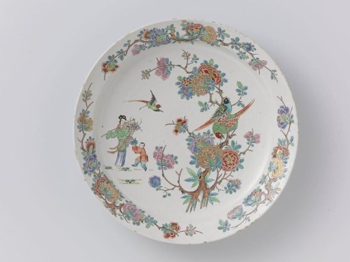 Dish with polychrome decoration