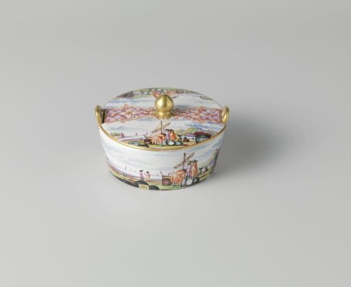 Round butter boat of faience