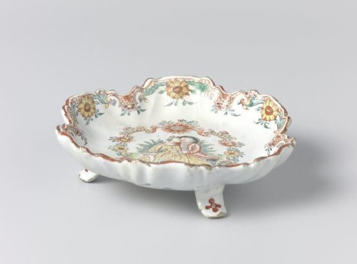 Bowl on three legs of faience