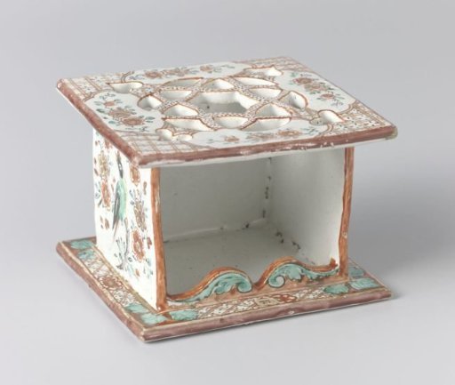 Miniature stove of polychrome faience