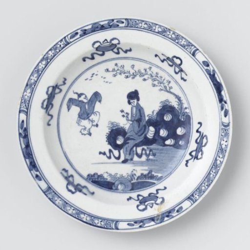 Saucer with decoration in blue