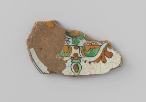 Sherd with foliate scrolls