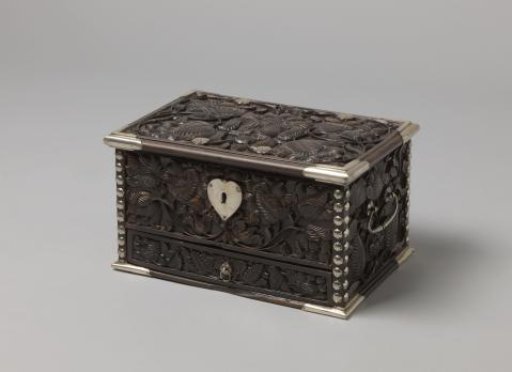 Chest with sliding drawer in the bottom