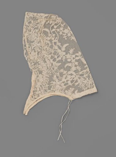 Cap of Vieux Bruxelles bobbin lace