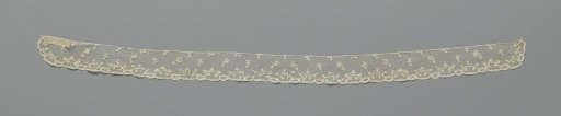 Bobbin Lace Collar with Strawflowers and Medallions in a Floral Border; the Smallest Motifs Are Appliqués