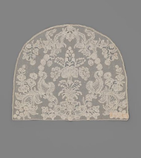 Cap roll of Vieux Bruxelles bobbin lace