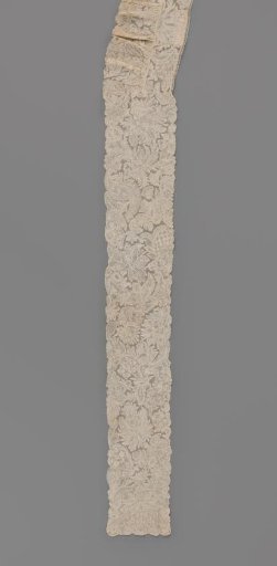 Bonnet lappets of Brussels bobbin lace with a two-piece forehead band