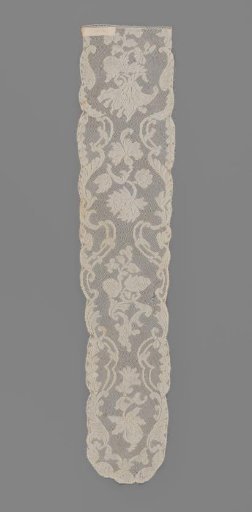 Cap flap (barbe) of Valenciennes lace