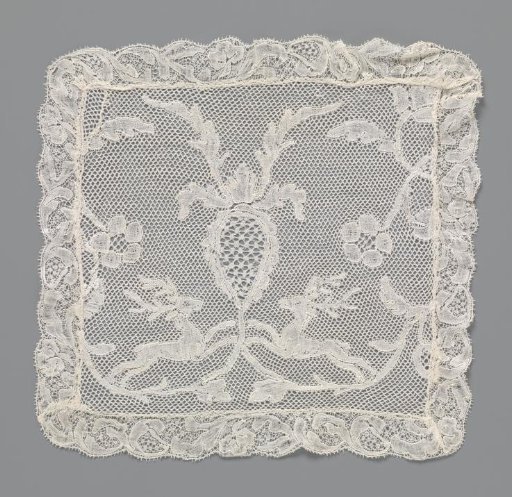 Pall of bobbin lace with jumping stags and a tree or fruit