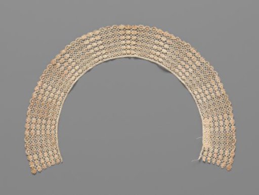 Collar of bobbin lace with radially arranged blocks of rows of fine ovals with a small flower alternating with rows of braided ovals