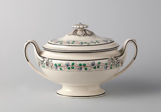 Lid of hard-fired earthenware, Wedgwood creamware