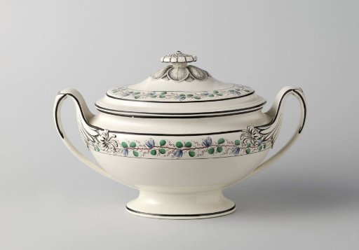 Soup tureen with lid of hard-baked earthenware, Wedgwood creamware.