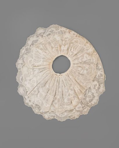Engageante, double, of white net lace