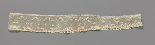 Engageante of needle lace with scattered flowers and openwork flowers