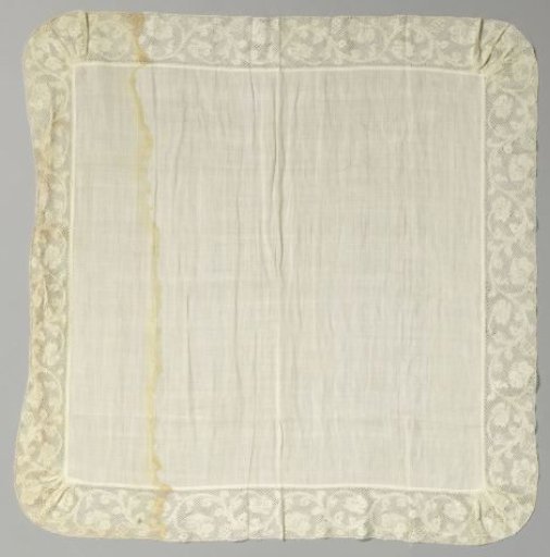 Handkerchief or neckerchief of batiste, finished around with a strip of bobbin lace with a wavy vine and curling side branches with a peony