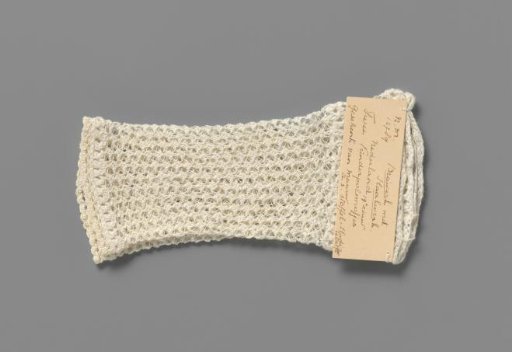 Mittens of white cotton with open knitting and trimmed with crochet