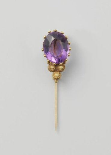 Pin of gold and amethyst