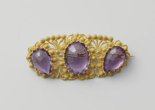 Brooch of gold and amethyst