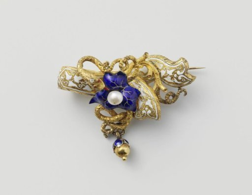 Brooch, part of a demi-parure