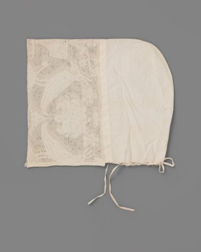 Linen cap with a strip of Antwerp pot lace