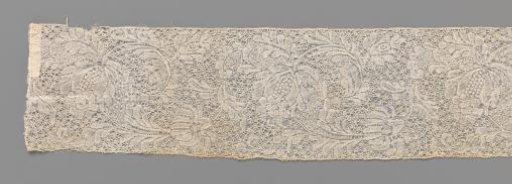 Strip of bobbin lace with a goblet flower crowned by a small rosette