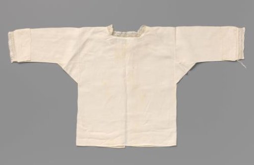 Child's shirt of white linen, decorated with Mechlin bobbin lace