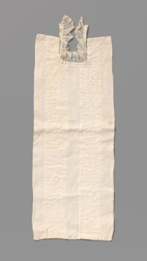 Chemisette of white linen with very fine vertical pleats and trimmed with lace along the neck