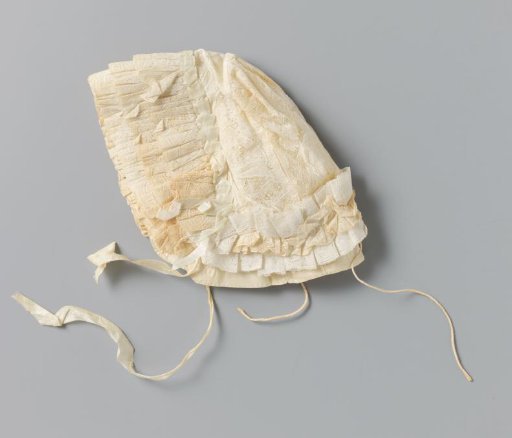 Children's cap of Mechelen lace, decorated around with multiple ruffles and a ruffle of light blue silk