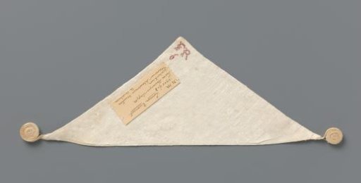 Tablecloth of linen damask, marked with red cross-stitch: FR6